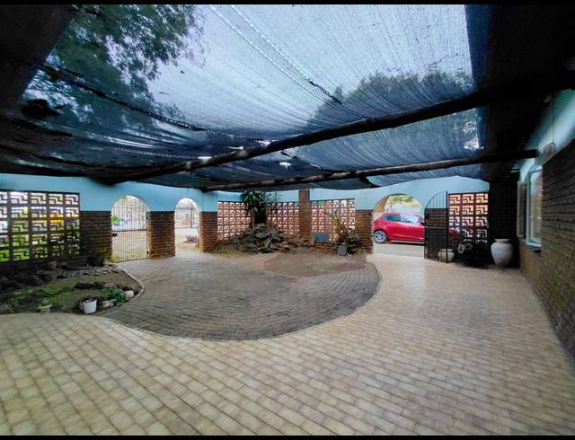 4 BEDROOM FREESTANDING FOR SALE IN IMPALA PARK